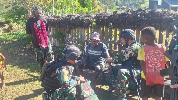 Satgas Yonif 511/DY Gelar Pemeriksaan, Pengobatan Gratis di Kampun Lowanom