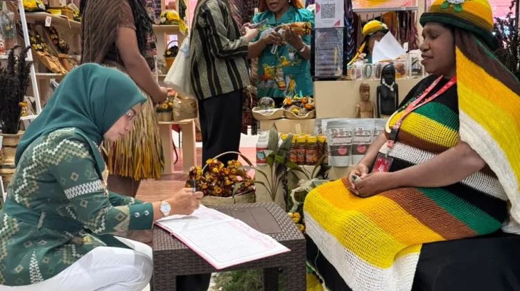 Ketua TP PKK Jayawijaya Promosikan Produk UMKM di HKG PKK dan HUT Dekranas