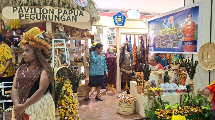 Ketua TP PKK Jayawijaya Promosikan Produk UMKM di HKG PKK dan HUT Dekranas