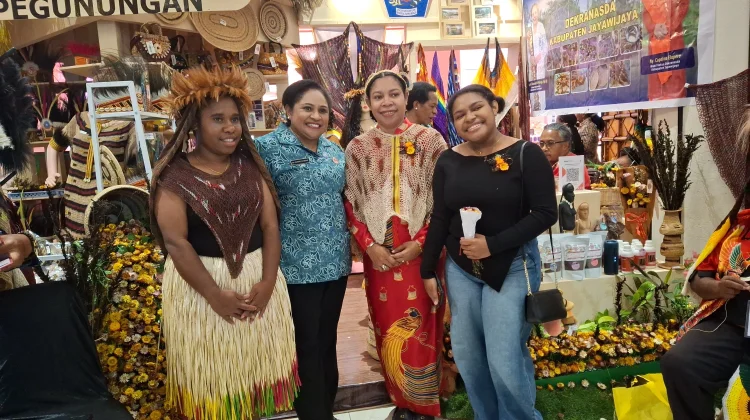 Ketua TP PKK Jayawijaya Promosikan Produk UMKM di HKG PKK dan HUT Dekranas