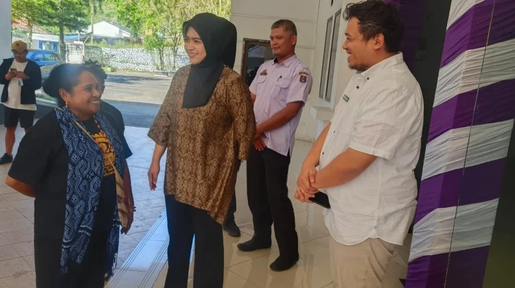 Disambut Bupati, Ketua TP PKK Jayawijaya Pelajari Pertanian Enrekang