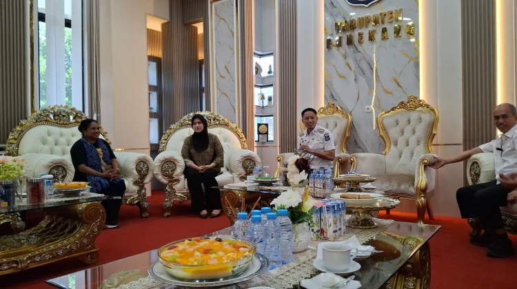 Disambut Bupati, Ketua TP PKK Jayawijaya Pelajari Pertanian Enrekang