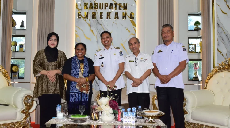 Disambut Bupati, Ketua TP PKK Jayawijaya Pelajari Pertanian Enrekang