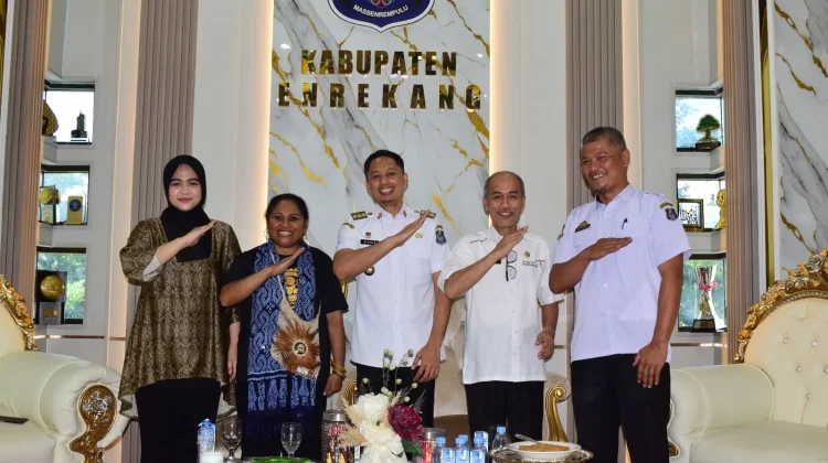 Disambut Bupati, Ketua TP PKK Jayawijaya Pelajari Pertanian Enrekang