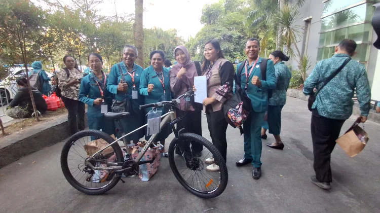 Pengurus TP PKK Jayawijaya Dapat Hadiah di Puncak HKG PKK Ke-54