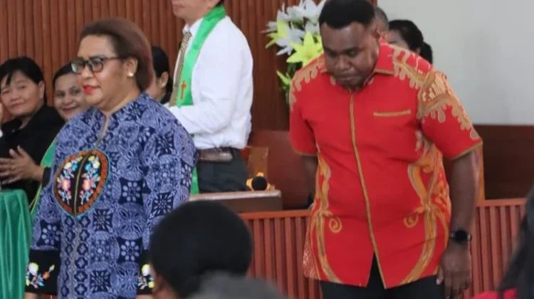 Kapolres Pegubin Mengikuti Ibadah Di Jemaat GKI Maranatha Oksibil