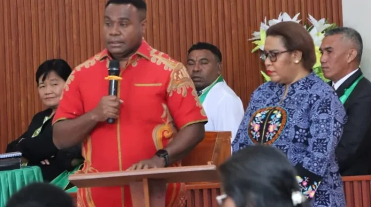 Kapolres Pegubin Mengikuti Ibadah Di Jemaat GKI Maranatha Oksibil