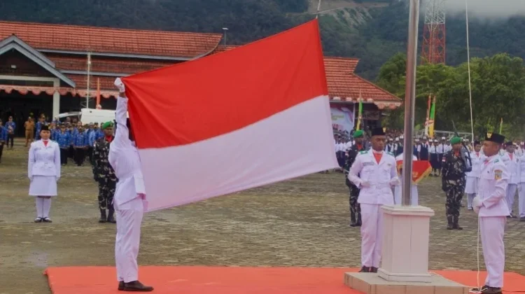 Bupati Pegunungan Bintang Memberikan Apresiasi Kepada Paskibra HUT ke-81 RI