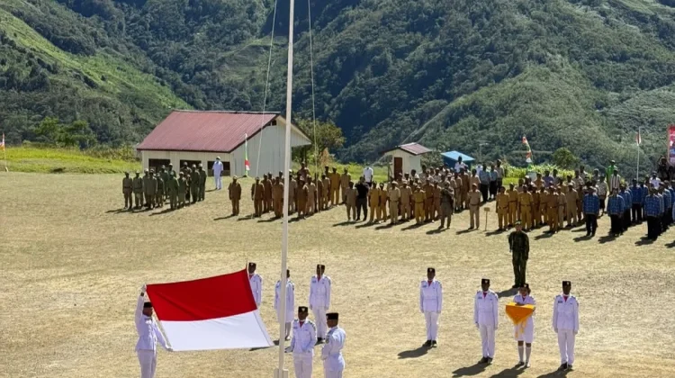 Bupati Pegunungan Bintang Memberikan Apresiasi Kepada Paskibra HUT ke-81 RI
