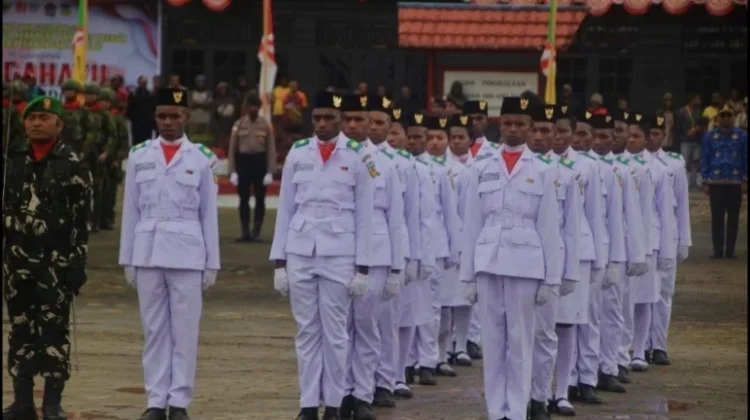 Bupati Pegunungan Bintang Memberikan Apresiasi Kepada Paskibra HUT ke-81 RI