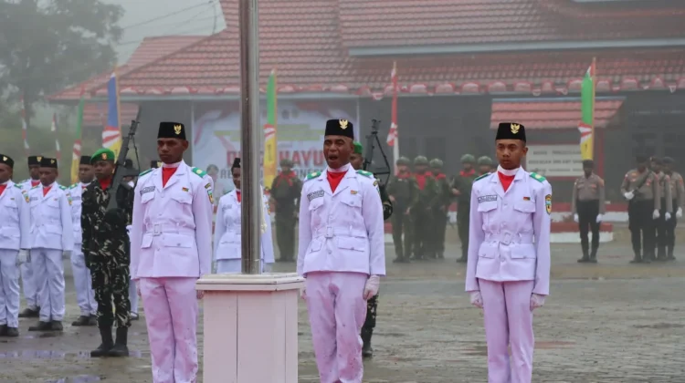 Penurunan Bendera HUT ke-81 RI Dipimpin Kapolres Pegunungan Bintang