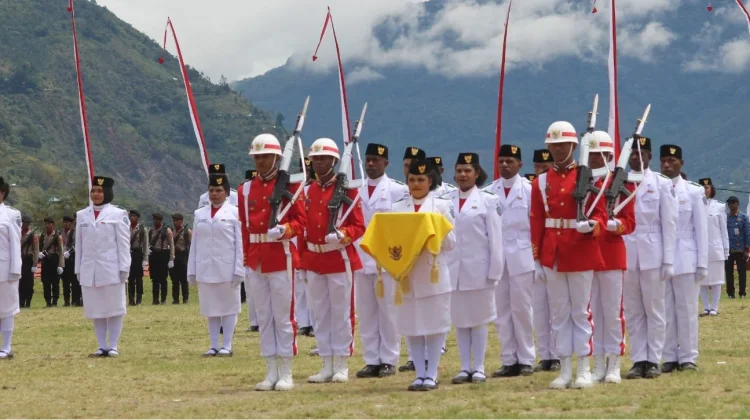 Pimpin Upacara HUT ke-81 RI, Bupati Ajak Masyarakat Tolikara Jaga Persatuan
