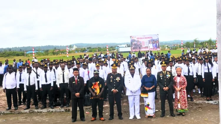 HUT ke-81 RI, Bupati Nduga Serahkan SK kepada 421 CPNS Formasi 2024