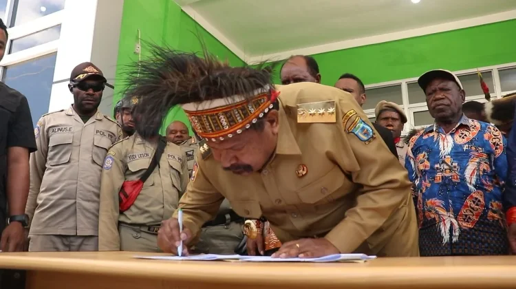 Gubernur Papua Pegunungan Resmikan Puskesmas Uganda di Distrik Kelila