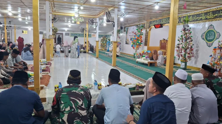 Personel Satgas Yonif 511/DY Peringati Maulid Nabi Bersama Warga Karubaga