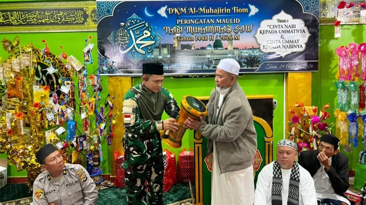 Satgas yonif 511/DY dan Umat Muslim Tiom Peringati Maulid Nabi 1448 H