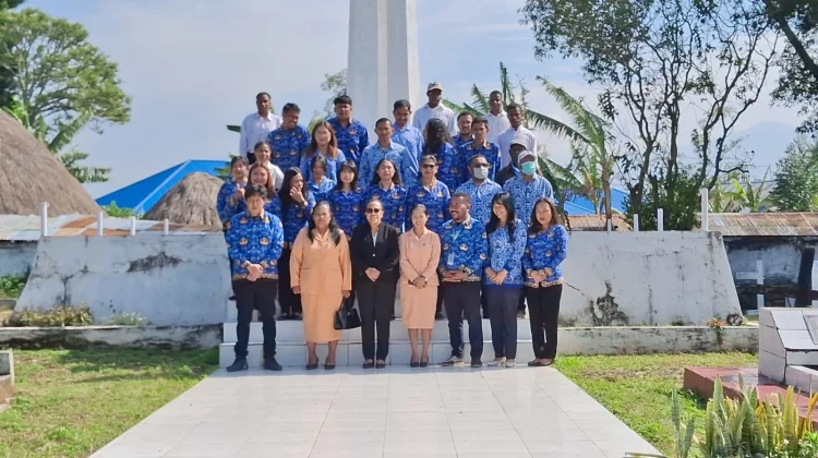 Sambut Hari Bhakti Radio ke-81, Angkasawan RRI Wamena Ziarah ke TMP