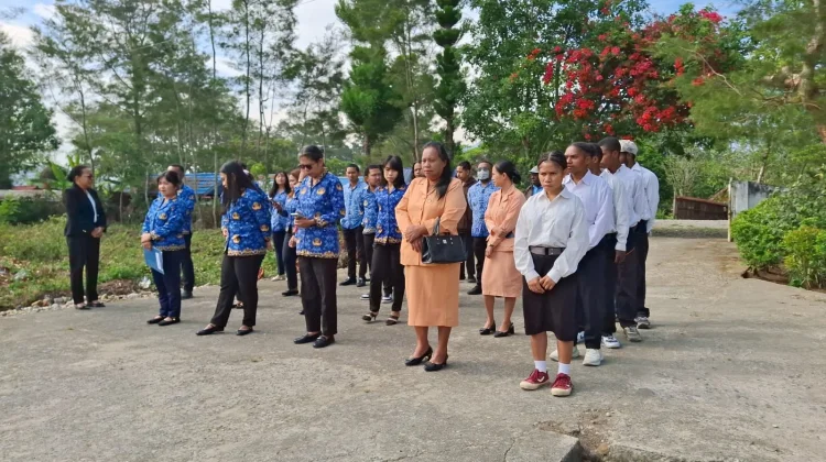Sambut Hari Bhakti Radio ke-81, Angkasawan RRI Wamena Ziarah ke TMP