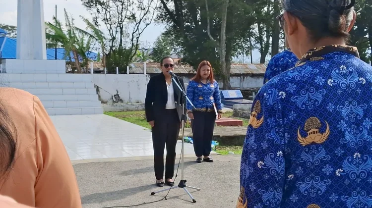 Sambut Hari Bhakti Radio ke-81, Angkasawan RRI Wamena Ziarah ke TMP