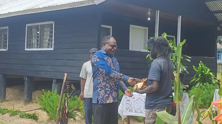 Gubernur Papua Pegunungan Mulai Pembangunan Kantor Baptis Poga