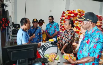 Sidak Pasar di Kenyam, Pemkab Nduga Temukan Makanan Tidak Layak Konsumsi
