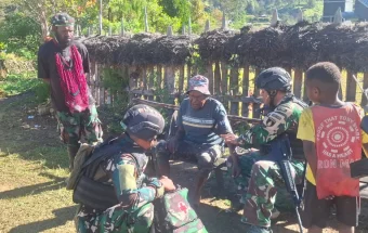 Satgas Yonif 511/DY Gelar Pemeriksaan, Pengobatan Gratis di Kampun Lowanom
