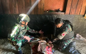 Satgas yonif 511/DY Berikan Layanan Kesehatan Gratis bagi Warga Kampung Wenam