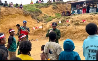 Satgas Yonif 511 Gelar Lomba HUT Ke-81 RI Bersama Anak-Anak di Lanny Jaya
