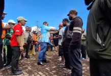 Bupati Jayawijaya Berikan Bantuan Bagi UMKM dan Tukang Ojek