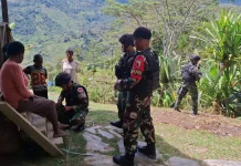 Satgas Yonif 511/DY Gelar Konseling Kesehatan Keliling di Tolikara