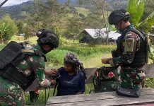 Satgas Pamtas RI-PNG Yonif 511/DY Gelar Pemeriksaan Kesehatan Rutin di Desa Lowanom