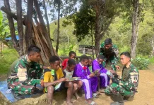 Satgas Yonif 511/DY Gelar Kelas Belajar Gratis bagi Anak-anak Papua