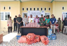 Bupati Nduga Serahkan Bantuan PKH dan Sembako Tahap II Kepada Masyarakat