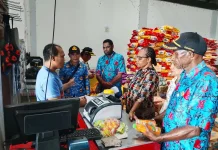Sidak Pasar di Kenyam, Pemkab Nduga Temukan Makanan Tidak Layak Konsumsi
