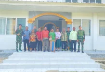 Satgas Yonif 511/DY Laksanakan Ibadah Bersama Warga di Gereja Baptis Wiyaware