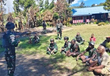 Satgas Yonif 511/DY Perkuat Kedekatan melalui Anjangsana di Kampung Guninggame