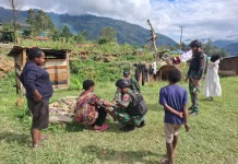 Satgas Yonif 511/DY Badak Hitam Berikan Layanan Kesehatan bagi Warga Karubaga