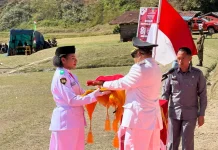 Bupati Pegunungan Bintang Memberikan Apresiasi Kepada Paskibra HUT ke-81 RI
