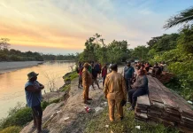 Bupati Nduga Tinjau Pengiriman Logistik Beras dan Kondisi Debit Air Sungai
