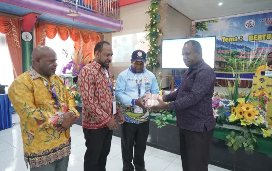 Gubernur Papua Pegunungan Salurkan Rp200 Juta untuk Konferensi GKII Hitigima