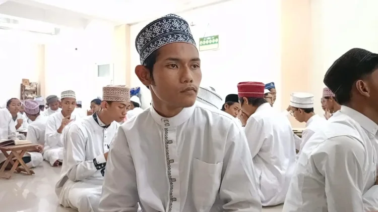 Ibadah dalam Kesunyian di Pesantren Tuli Darul Ashom Sleman