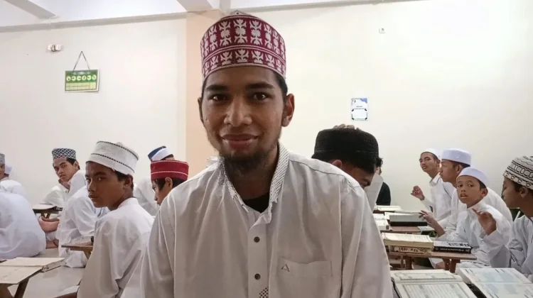 Ibadah dalam Kesunyian di Pesantren Tuli Darul Ashom Sleman