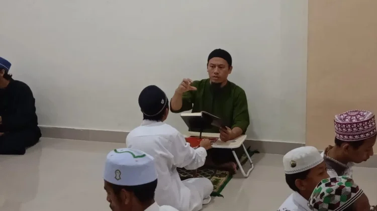Ibadah dalam Kesunyian di Pesantren Tuli Darul Ashom Sleman