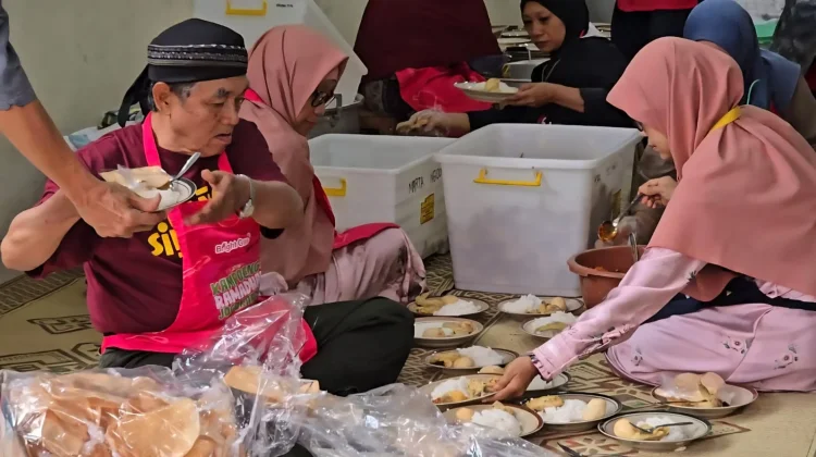 Ngabuburit di Masjid Jogokariyan, 3.800 Porsi Dibagikan Gratis Setiap Hari