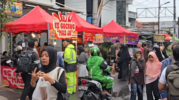 Ngabuburit di Masjid Jogokariyan, 3.800 Porsi Dibagikan Gratis Setiap Hari