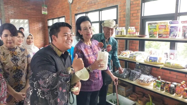 GKR Hemas Kunjungi Jogja Agro Park