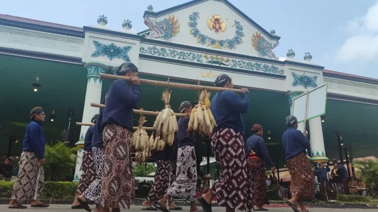 Kirab Budaya 80 Tahun Sri Sultan HB X