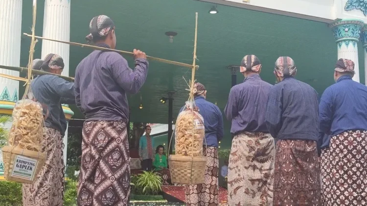 Kirab Budaya 80 Tahun Sri Sultan HB X