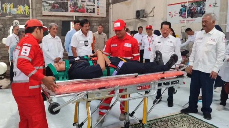 PMI DIY Distribusikan Bantuan Peralatan Medis