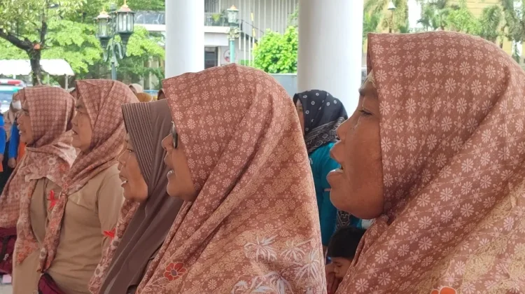 Nasib Buruh Gendong, Pekerja Rentan yang Terampas Haknya
